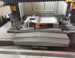 membuat lubang lampu led